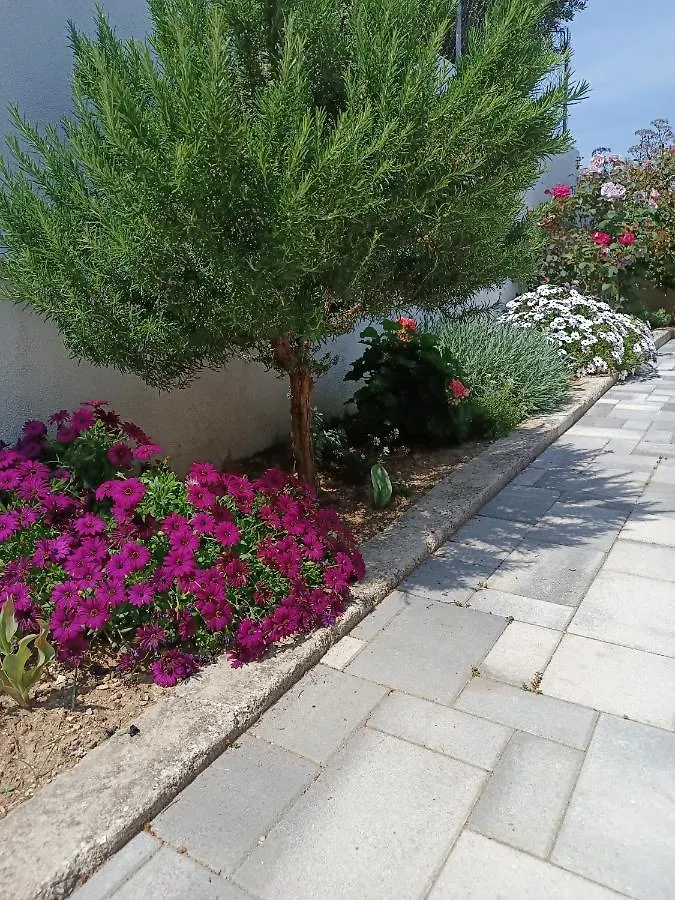 Tonina - House With Terrace, Jacuzzi, Free Parking Apartment Split