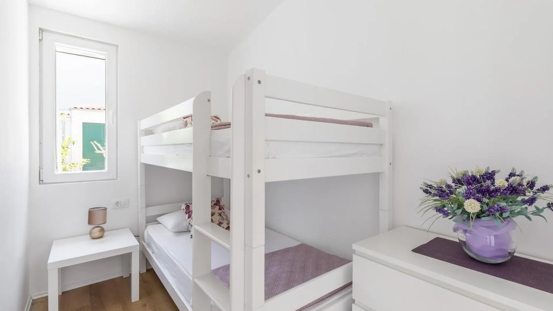 Tonina - House With Terrace, Jacuzzi, Free Parking Apartment Split