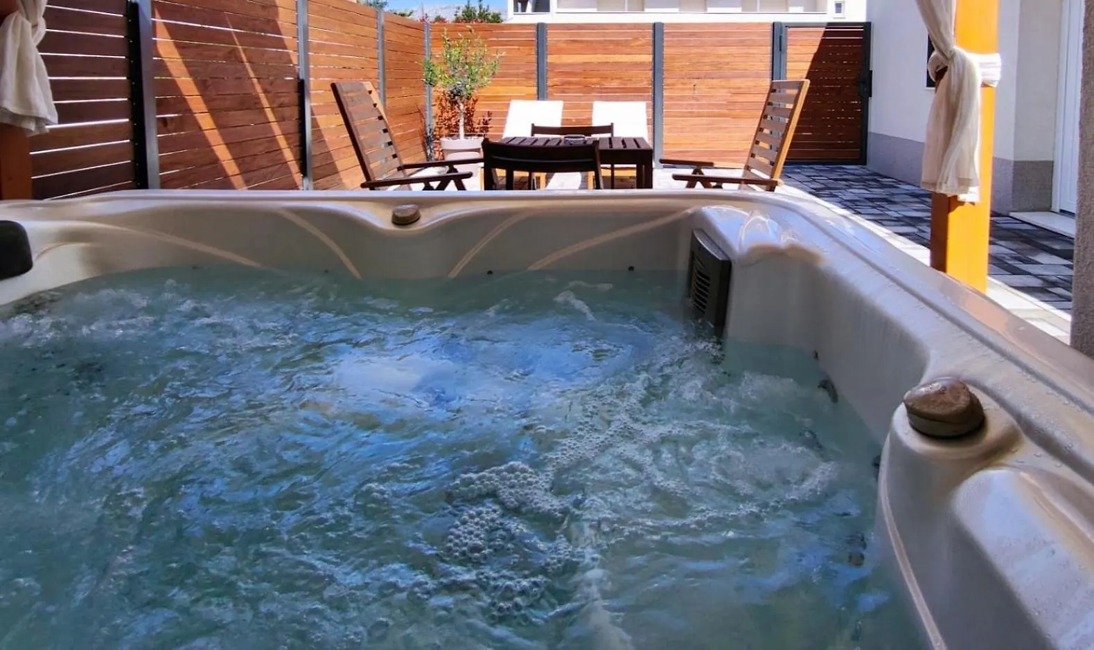 Tonina - House With Terrace, Jacuzzi, Free Parking Apartment Split